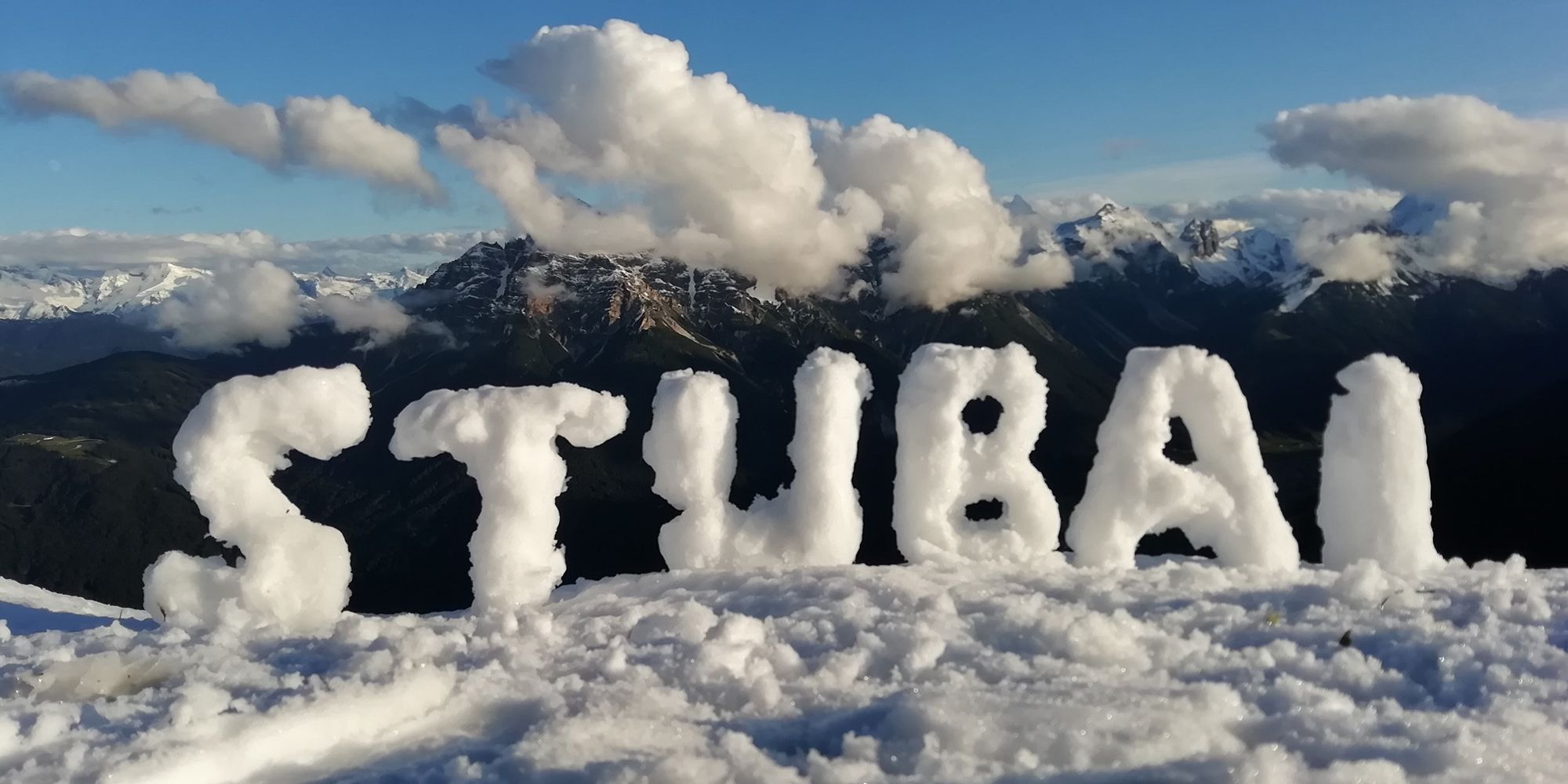 Stubai Schriftzug aus Schnee